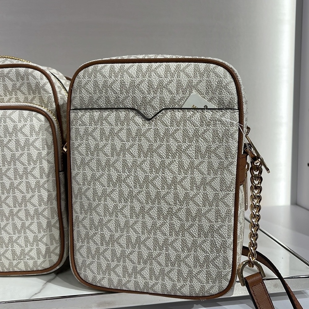 Michael Kors Women's Jet Set Travel Medium Logo Adult Crossbody Bag Vanilla - Picture 16 of 16